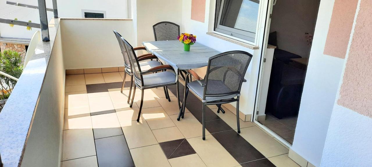 Apartment Miroslav Krk Town Exterior foto